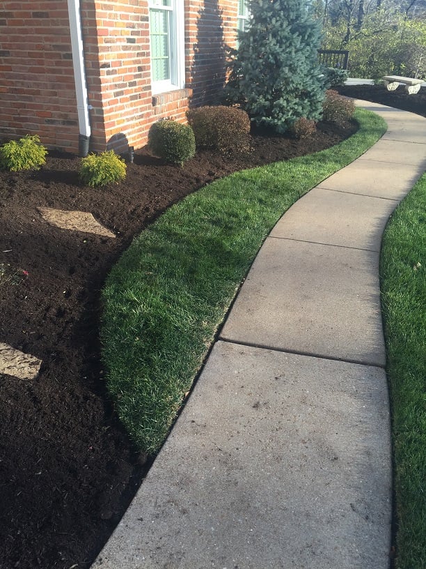 Mulch_with_Fall_Bed_Clean-up_1